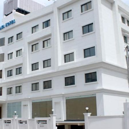 Hampshire Plaza Hotel Hyderabad Bagian luar foto