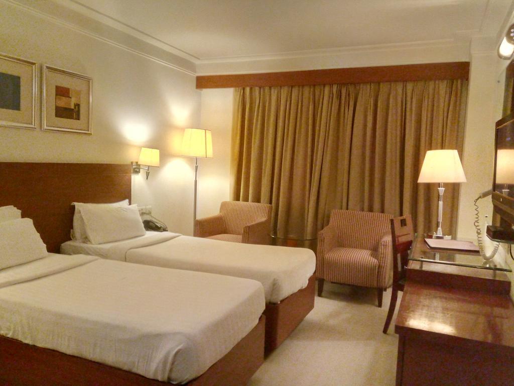Hampshire Plaza Hotel Hyderabad Bagian luar foto