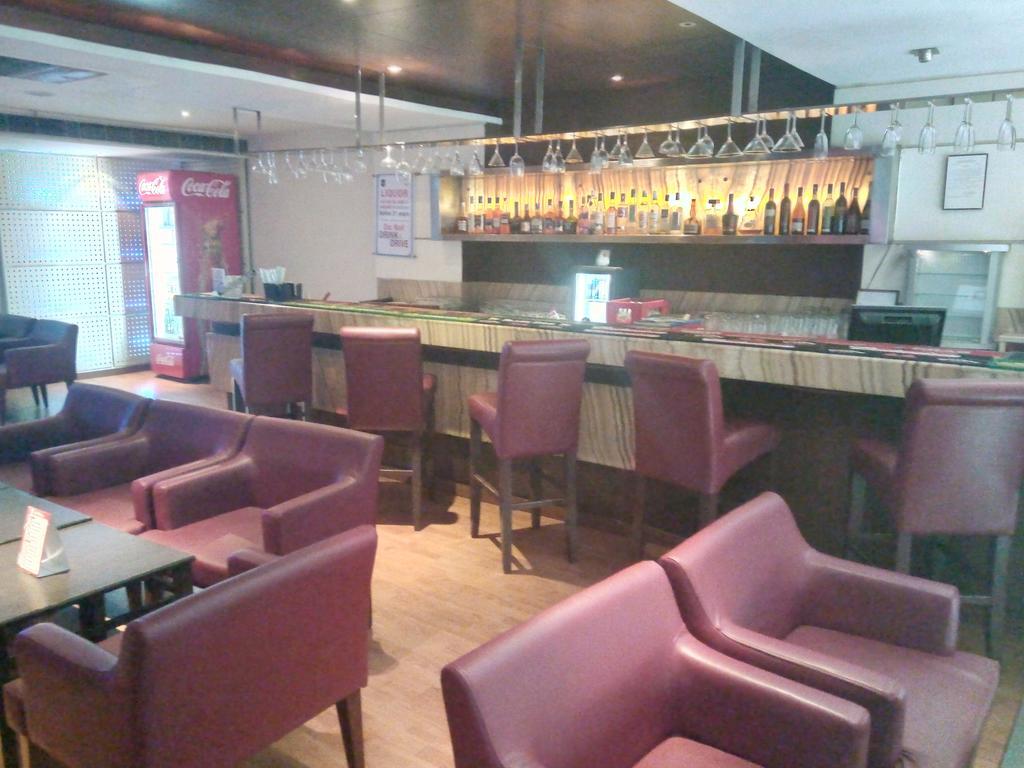 Hampshire Plaza Hotel Hyderabad Bagian luar foto