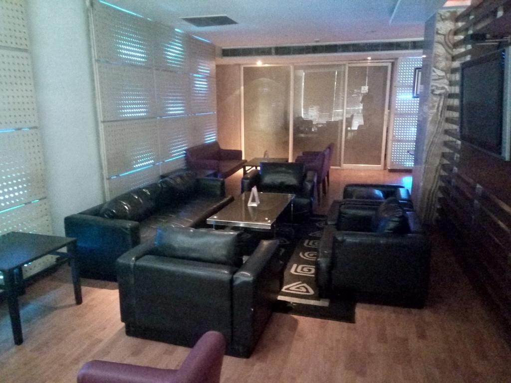 Hampshire Plaza Hotel Hyderabad Bagian luar foto