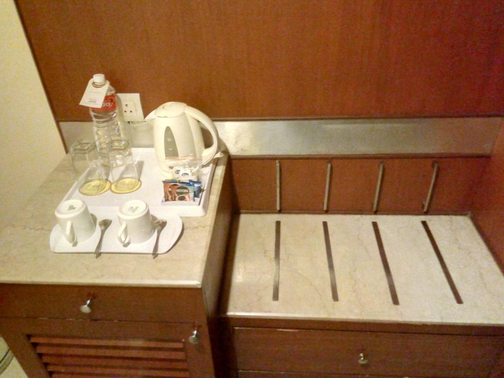 Hampshire Plaza Hotel Hyderabad Bagian luar foto