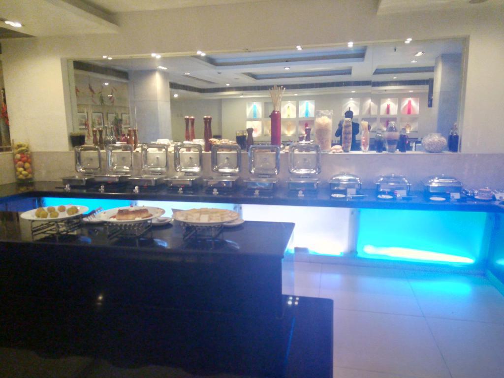 Hampshire Plaza Hotel Hyderabad Bagian luar foto