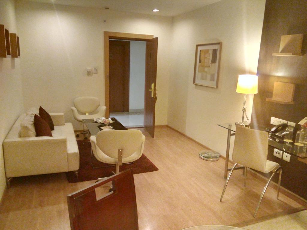Hampshire Plaza Hotel Hyderabad Bagian luar foto