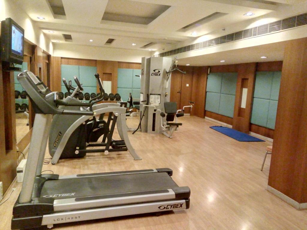 Hampshire Plaza Hotel Hyderabad Bagian luar foto
