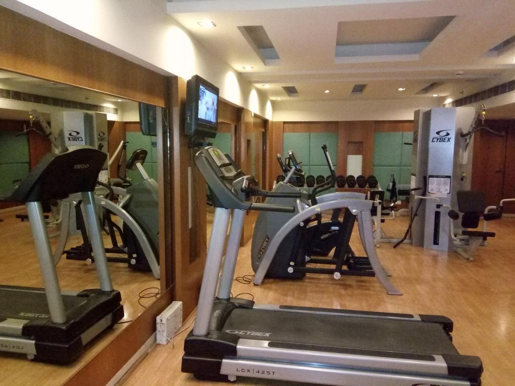 Hampshire Plaza Hotel Hyderabad Bagian luar foto