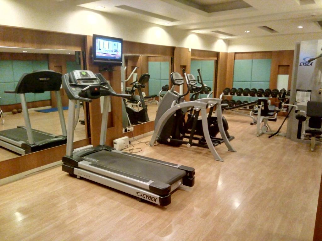 Hampshire Plaza Hotel Hyderabad Bagian luar foto