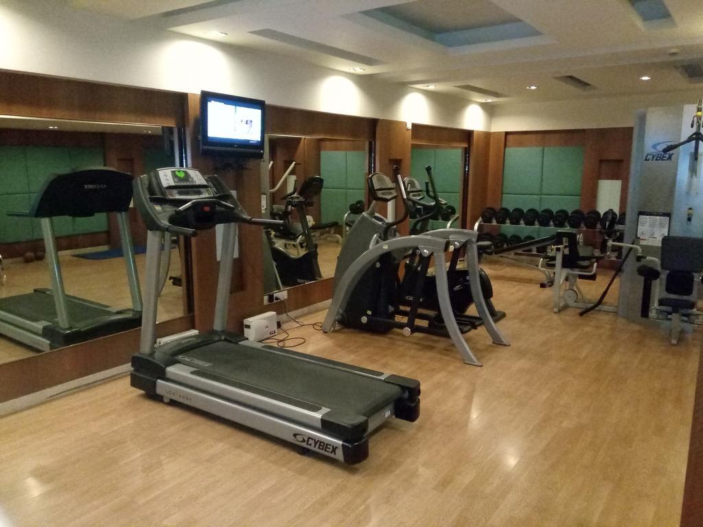 Hampshire Plaza Hotel Hyderabad Bagian luar foto
