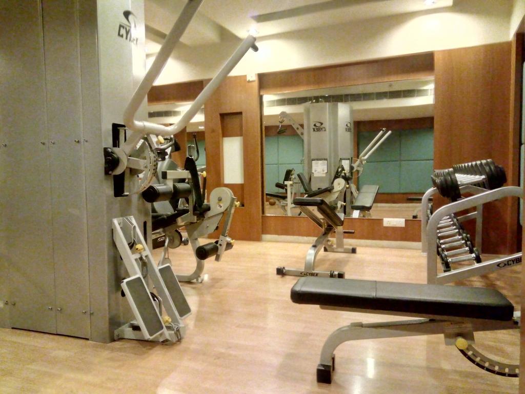 Hampshire Plaza Hotel Hyderabad Bagian luar foto