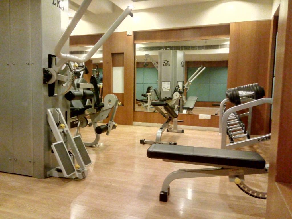Hampshire Plaza Hotel Hyderabad Bagian luar foto