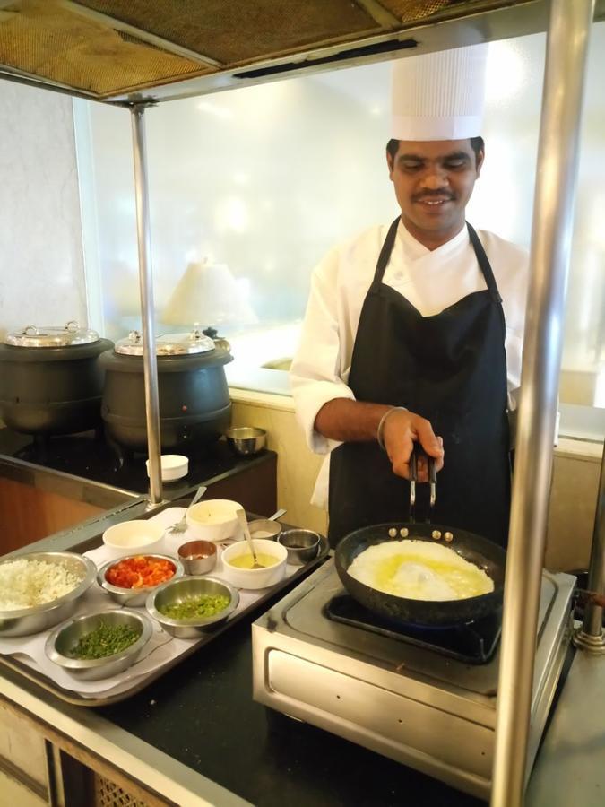 Hampshire Plaza Hotel Hyderabad Bagian luar foto