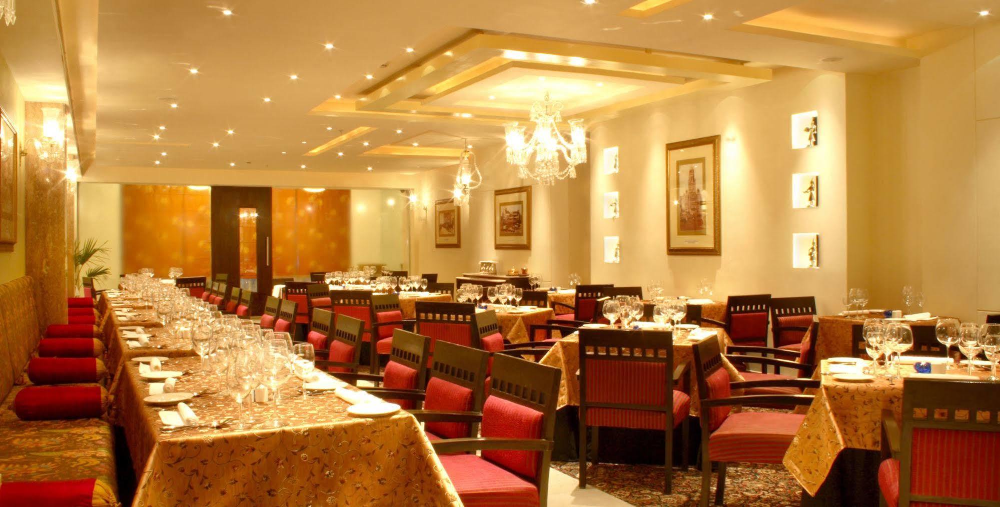 Hampshire Plaza Hotel Hyderabad Bagian luar foto