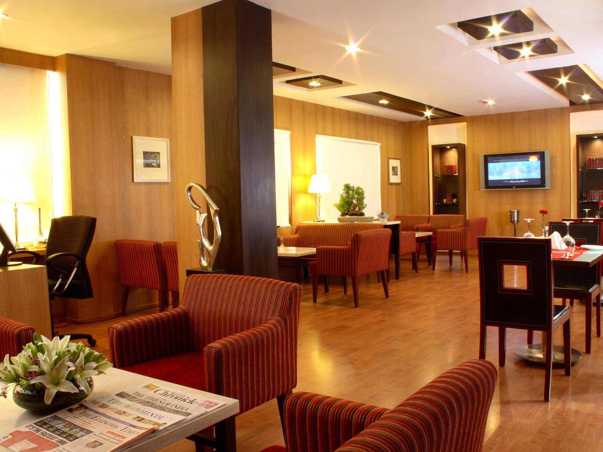Hampshire Plaza Hotel Hyderabad Bagian luar foto