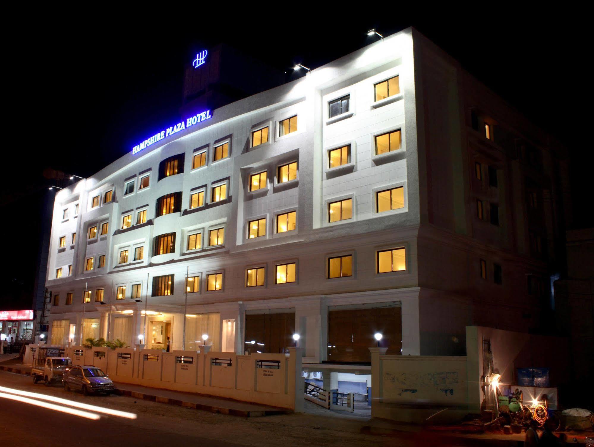 Hampshire Plaza Hotel Hyderabad Bagian luar foto