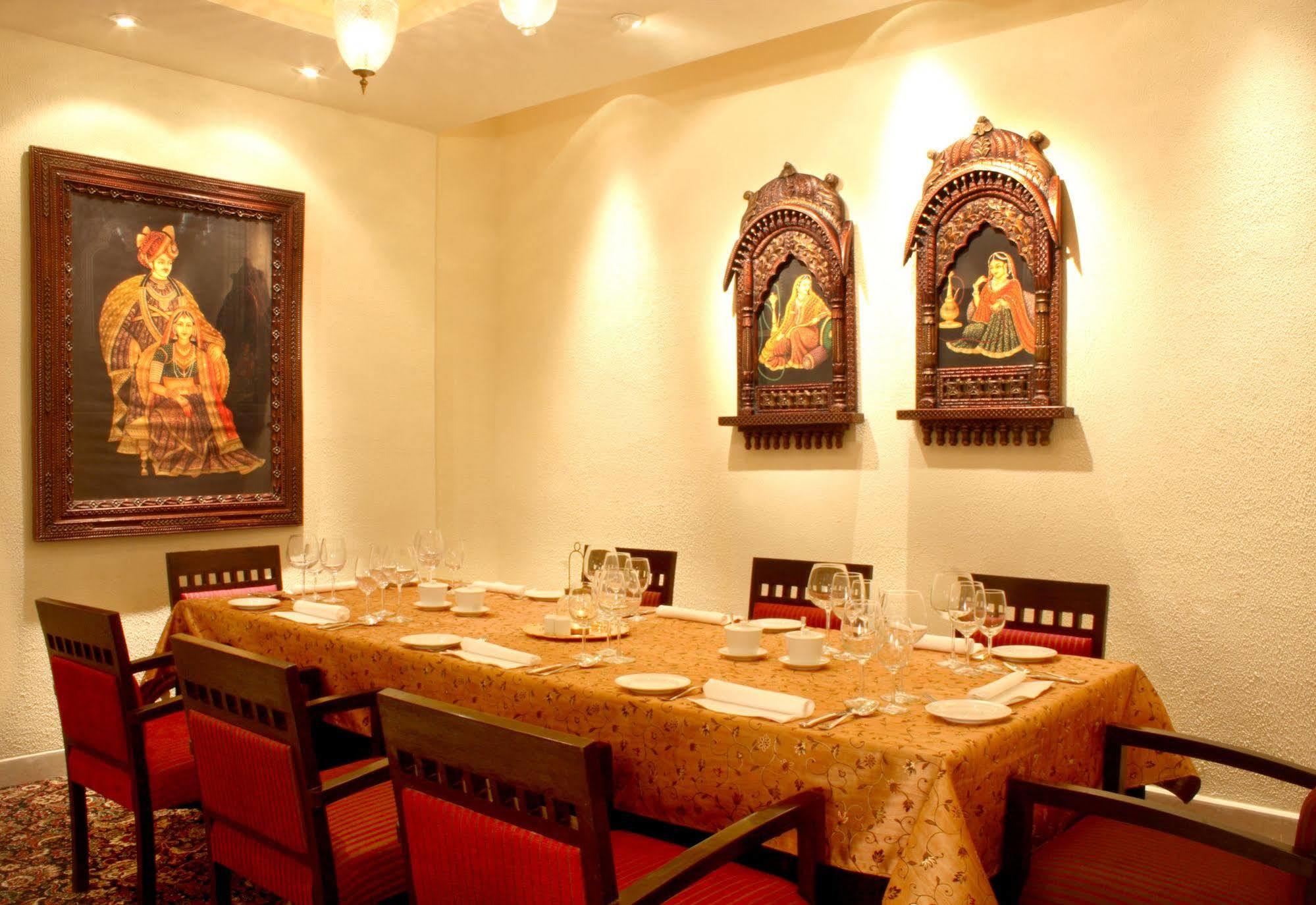 Hampshire Plaza Hotel Hyderabad Bagian luar foto