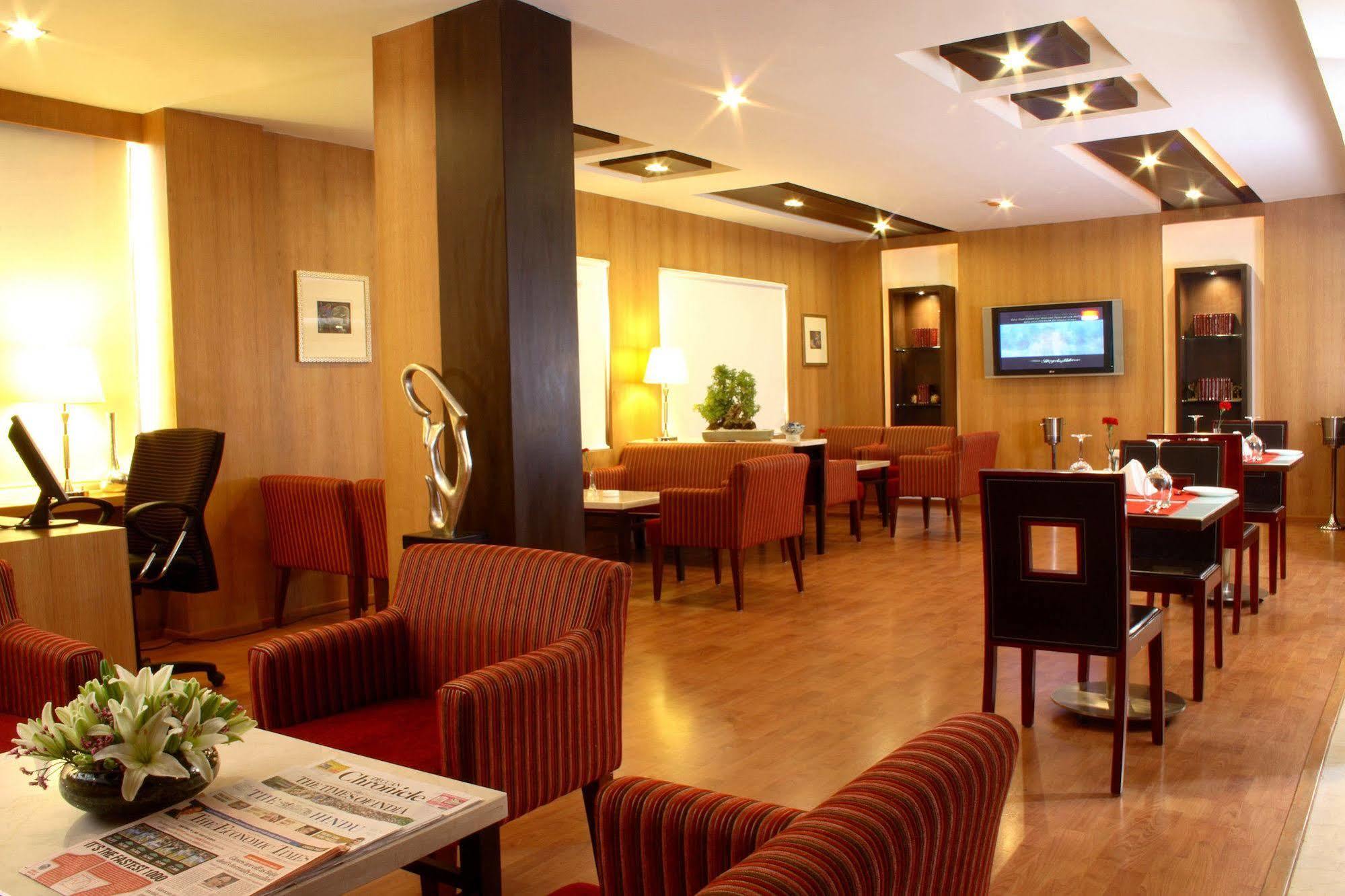 Hampshire Plaza Hotel Hyderabad Bagian luar foto