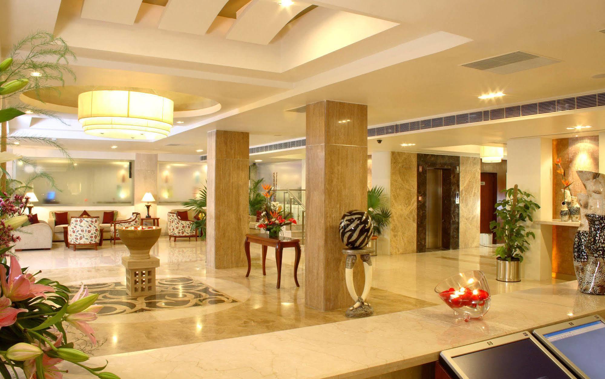 Hampshire Plaza Hotel Hyderabad Bagian luar foto