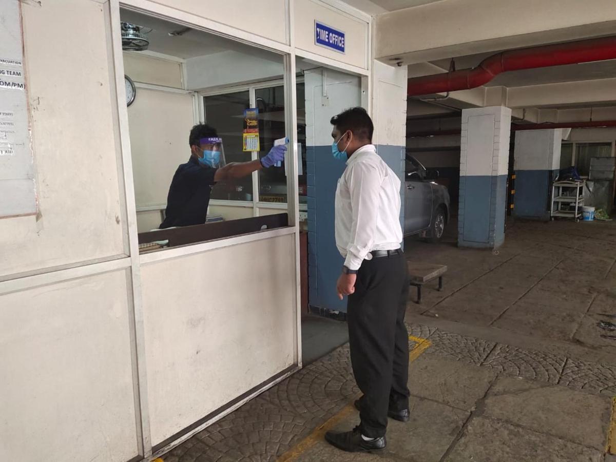 Hampshire Plaza Hotel Hyderabad Bagian luar foto