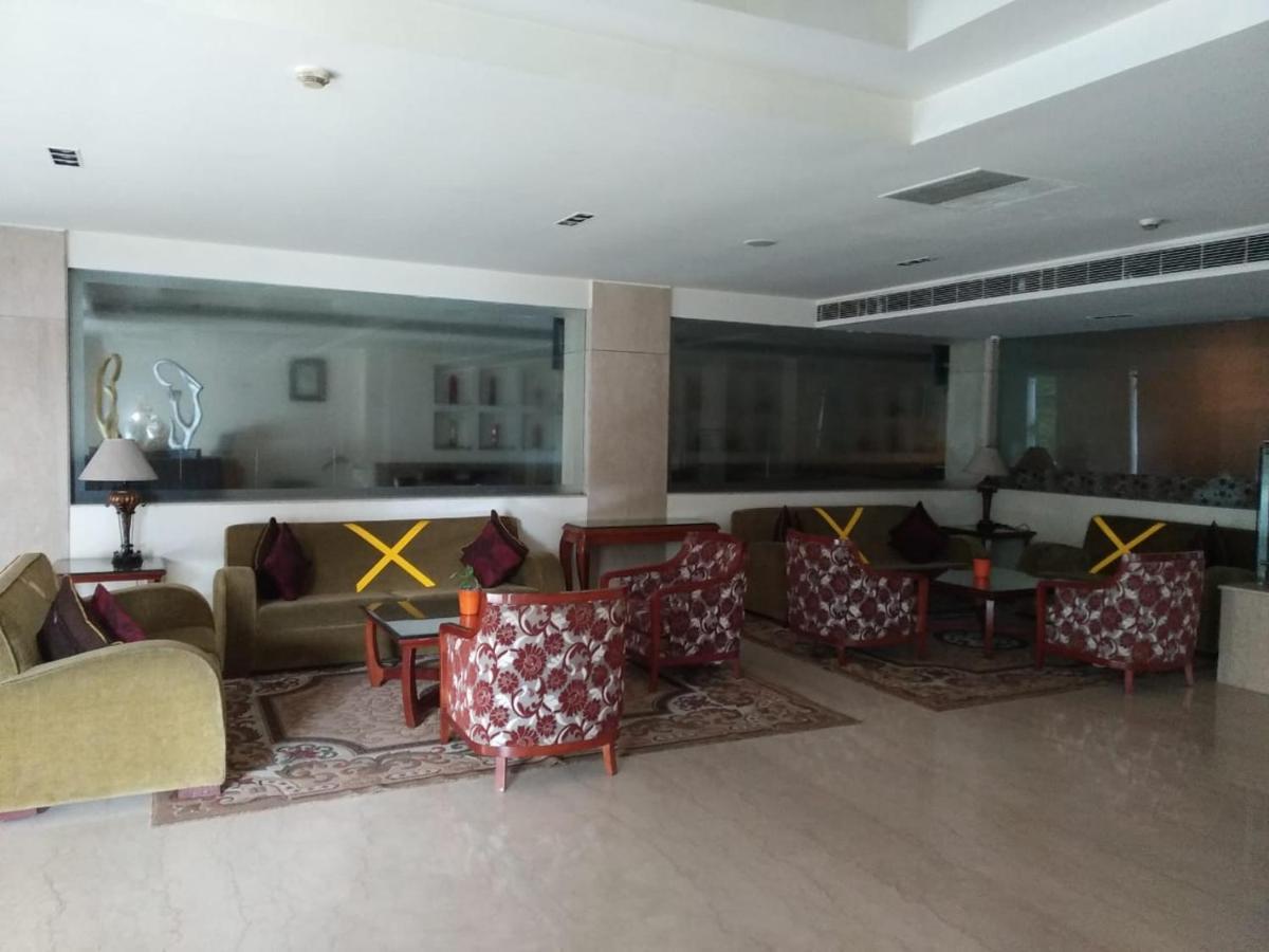 Hampshire Plaza Hotel Hyderabad Bagian luar foto