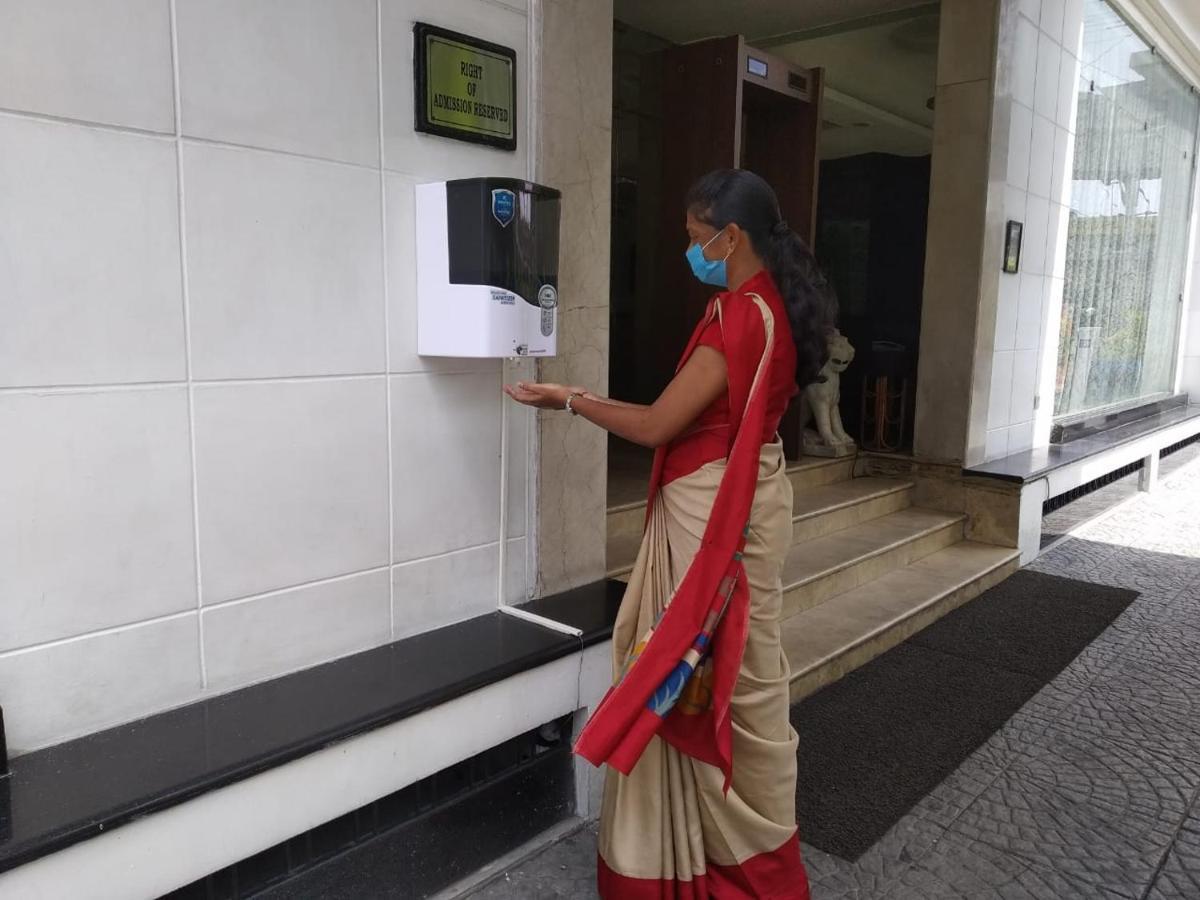 Hampshire Plaza Hotel Hyderabad Bagian luar foto