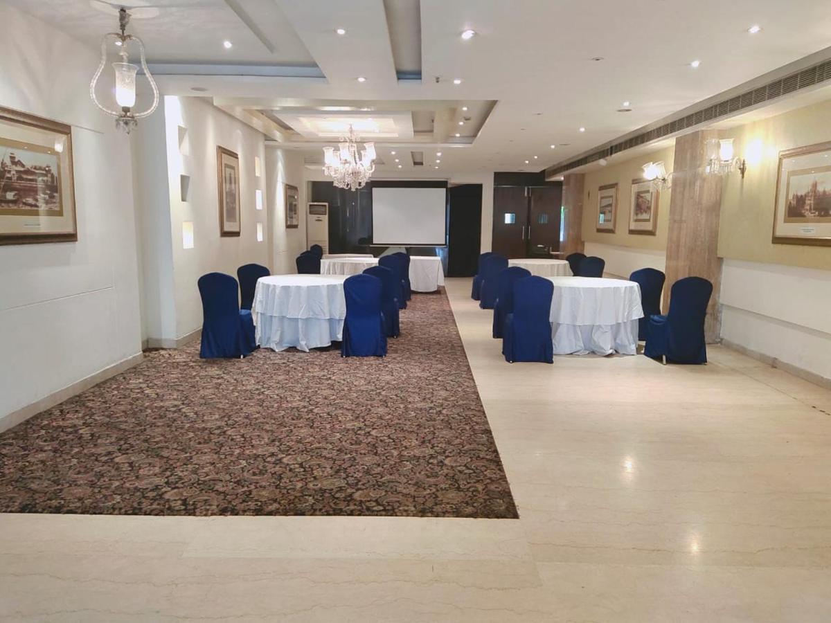 Hampshire Plaza Hotel Hyderabad Bagian luar foto
