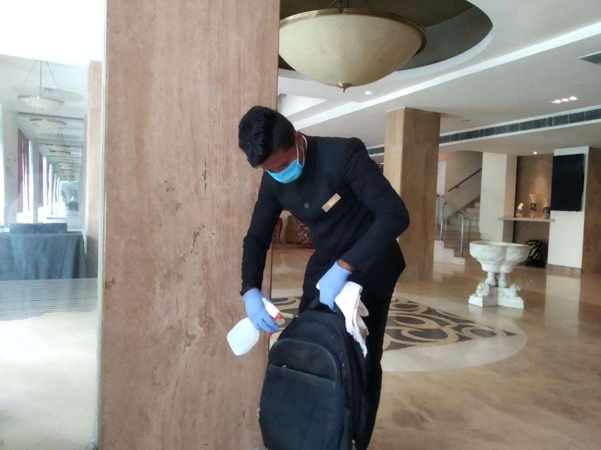 Hampshire Plaza Hotel Hyderabad Bagian luar foto